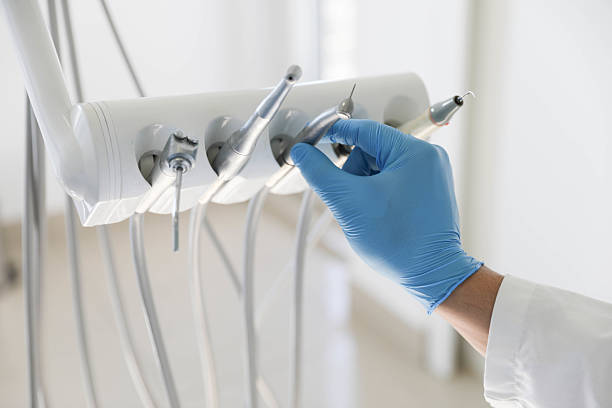 Professional Tooth Extraction technician working in Landen, OH